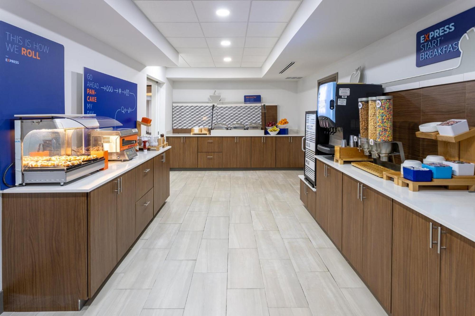 Holiday Inn Express Hotel & Suites Vineland Millville By Ihg Экстерьер фото