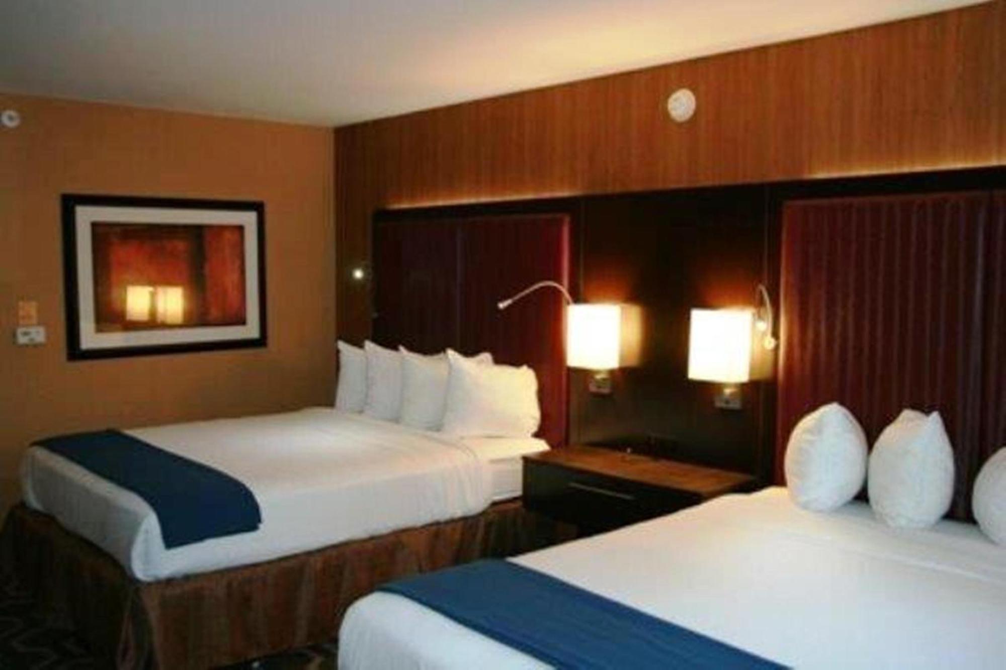 Holiday Inn Express Hotel & Suites Vineland Millville By Ihg Экстерьер фото